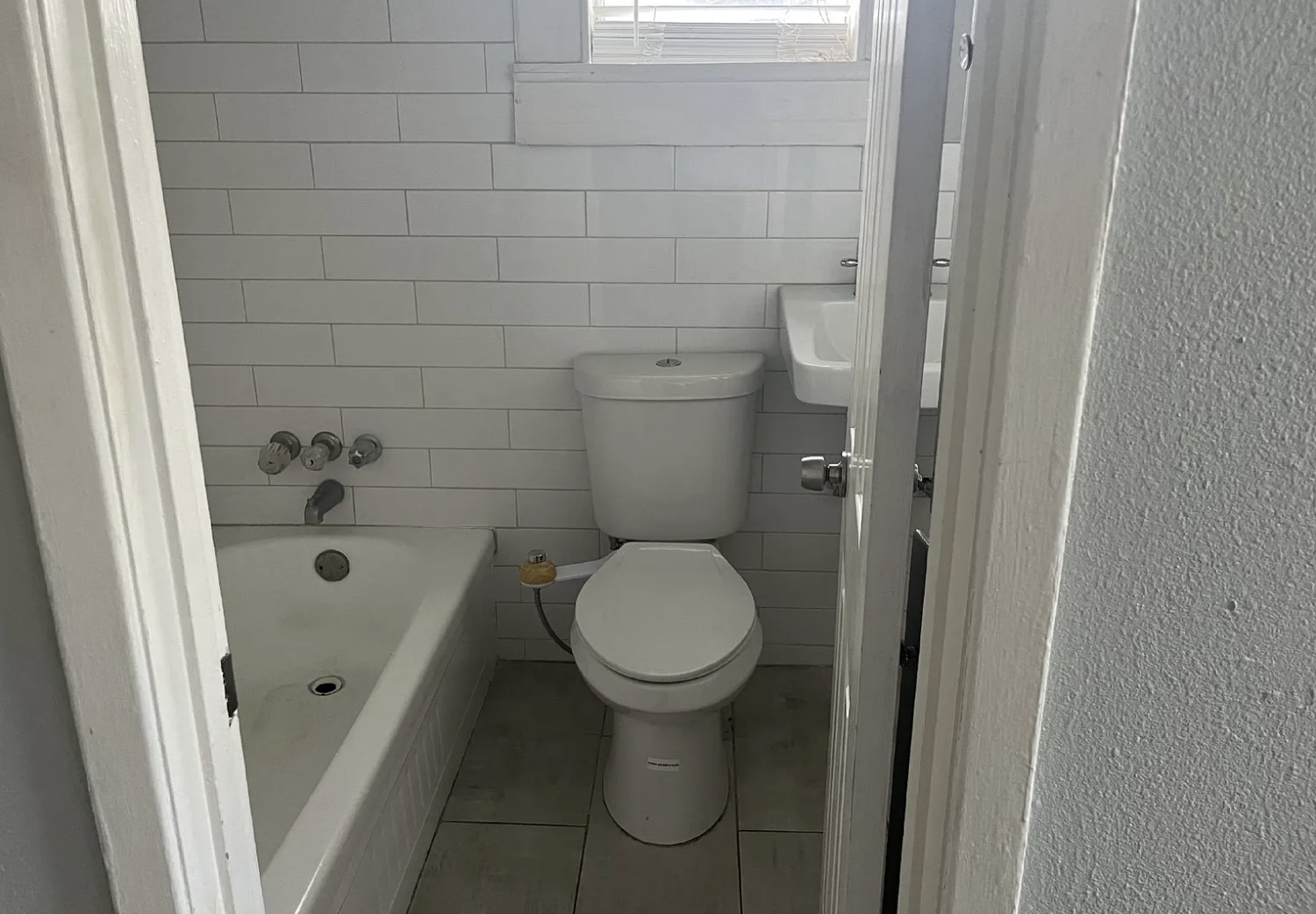 Application Special - Gorgeous One Bedroom On the East Side, Close to Ft. Sam property image