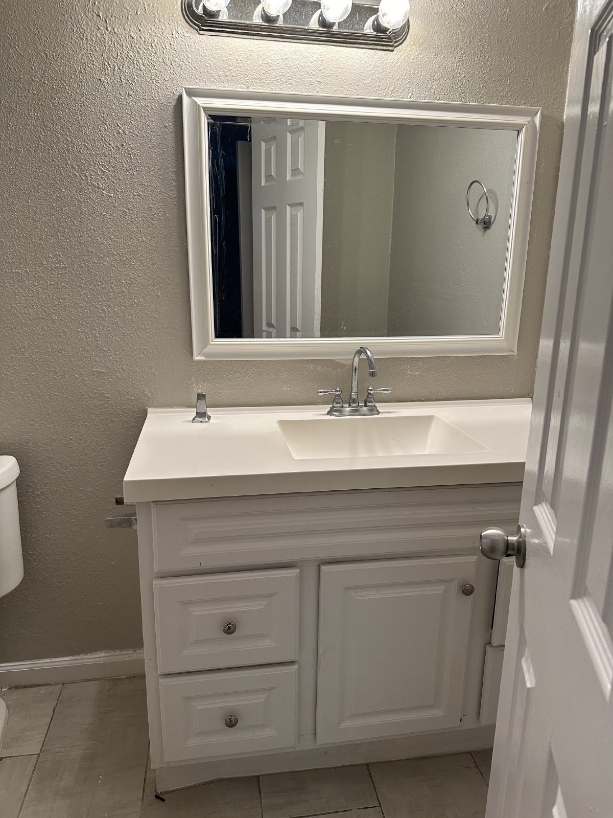 Application Special on this East Side 1 Bedroom, Close to Ft. Sam property image