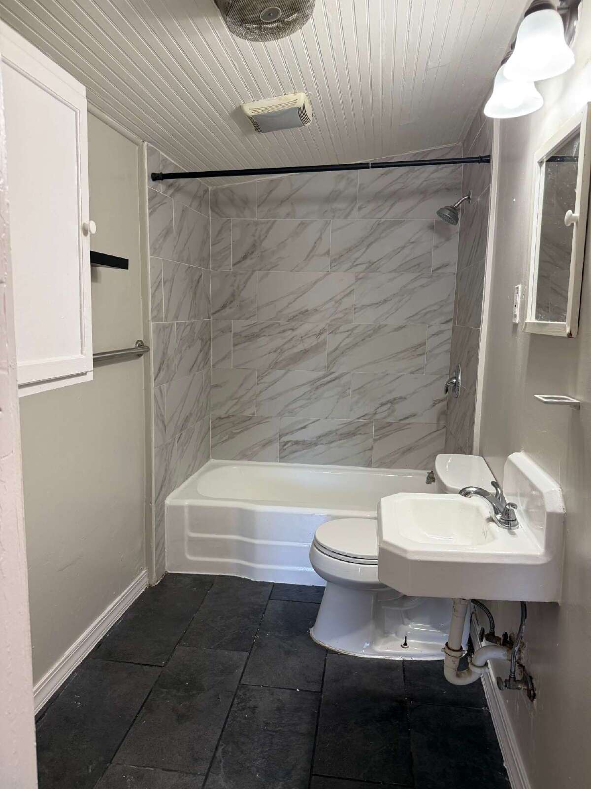 Application Special - Beautiful Two Bed/One Bath Close to the Missions property image