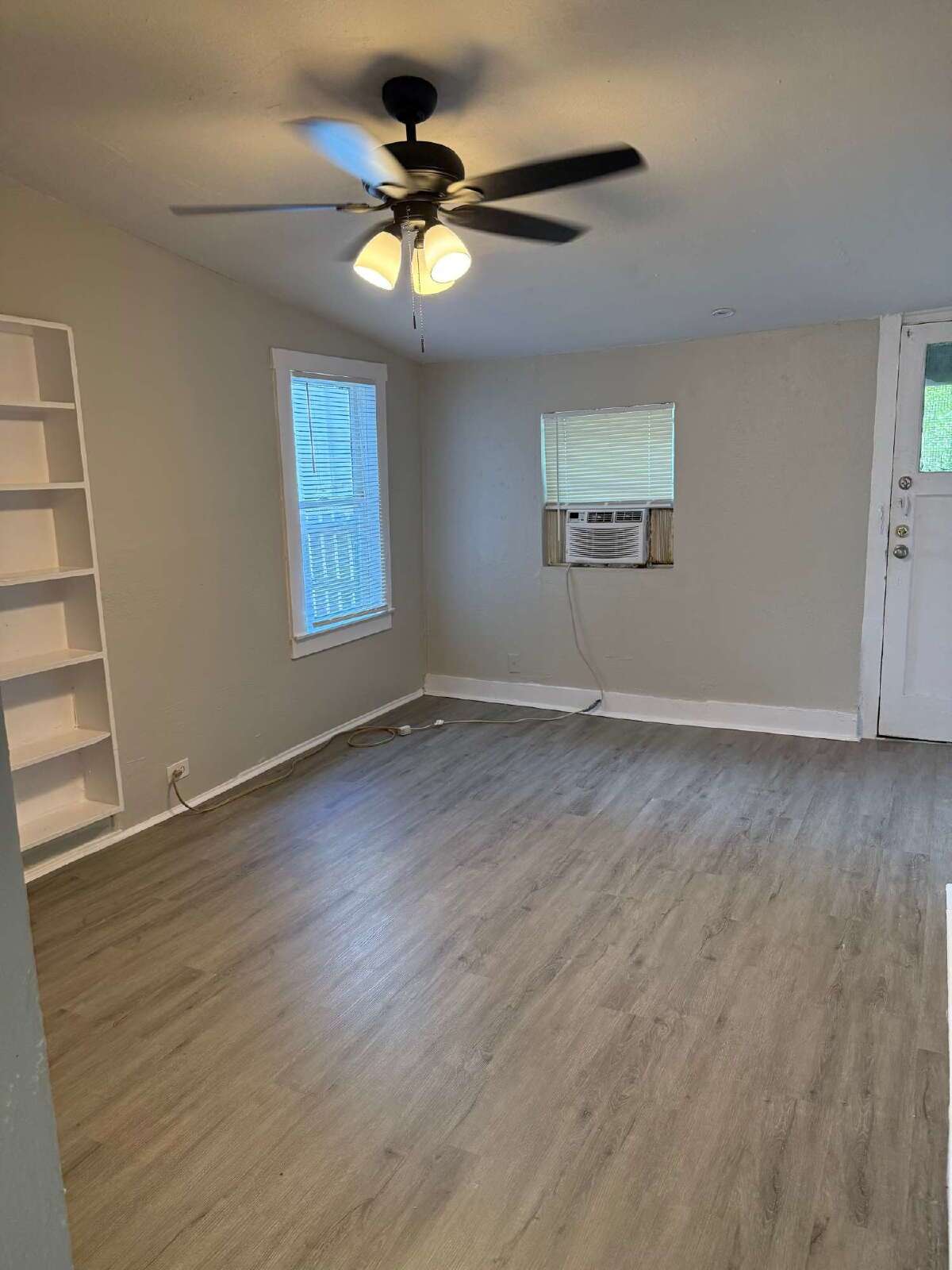 Application Special - Beautiful Two Bed/One Bath Close to the Missions property image