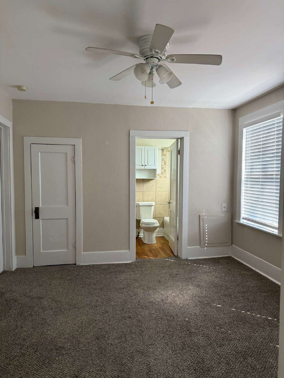 1 Bedroom plus a Den, Close to SAC and Alamo Heights property image