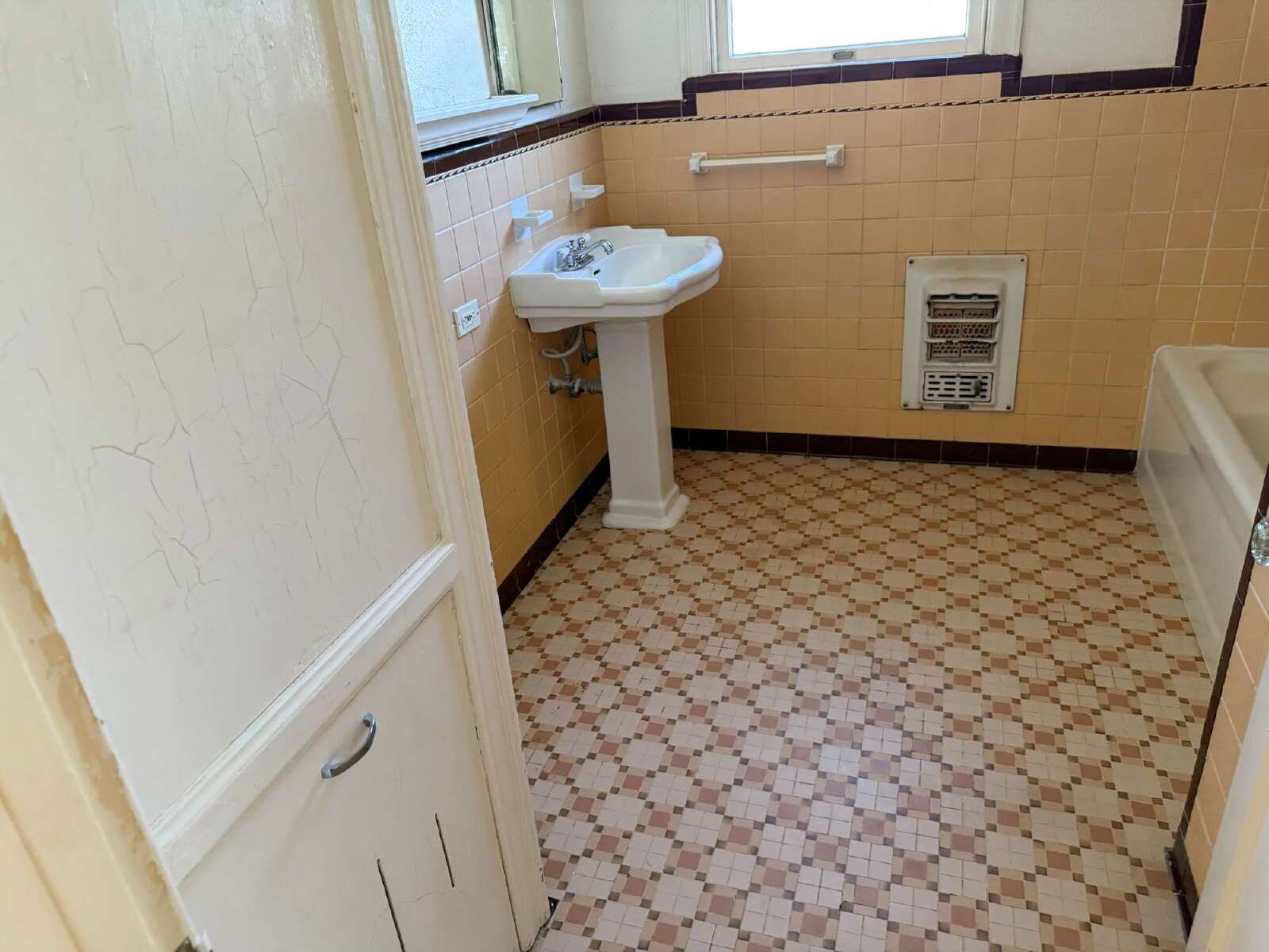 Beautiful two bedroom/1 bathroom with Original Details property image