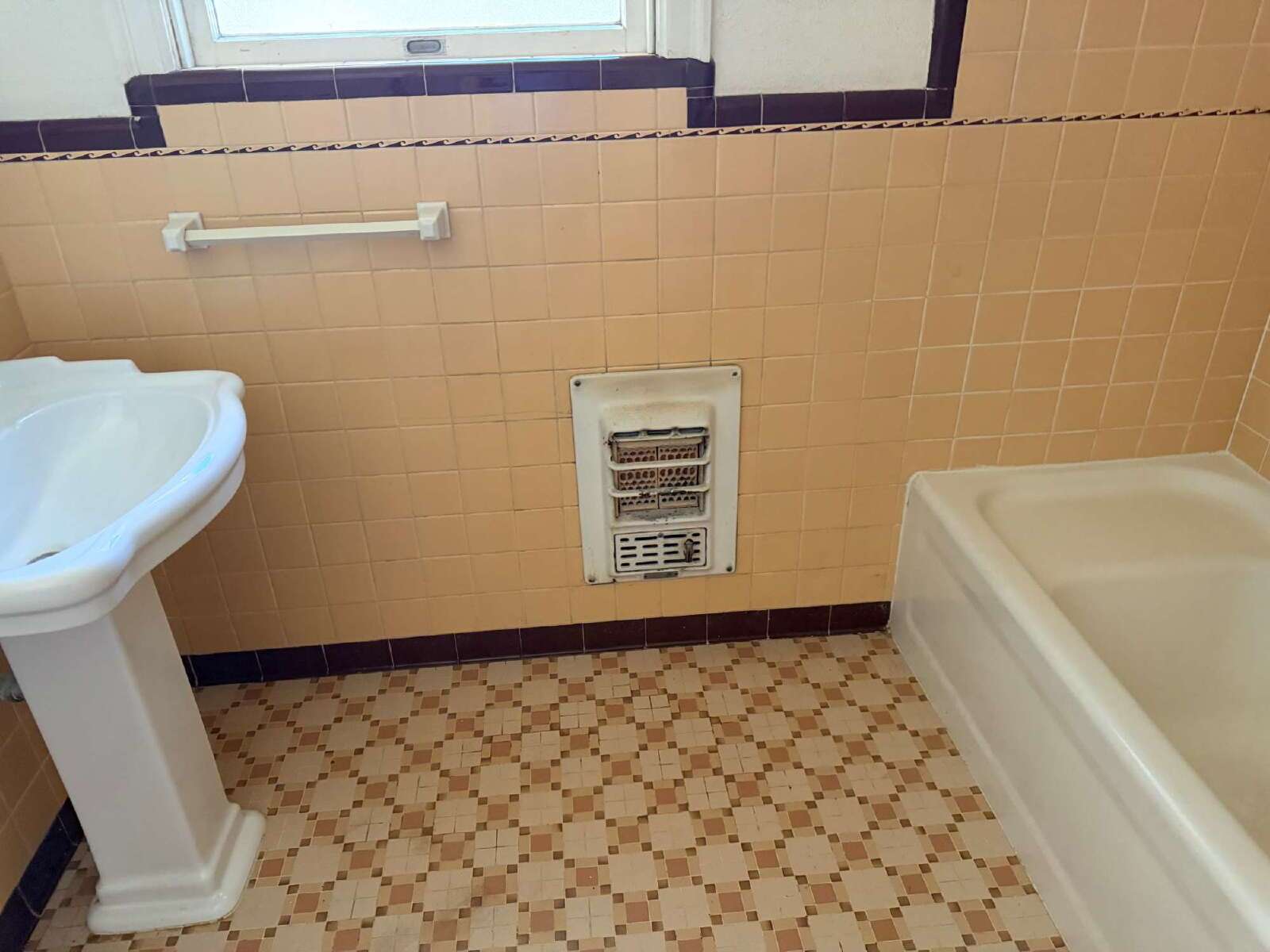 Beautiful two bedroom/1 bathroom with Original Details property image