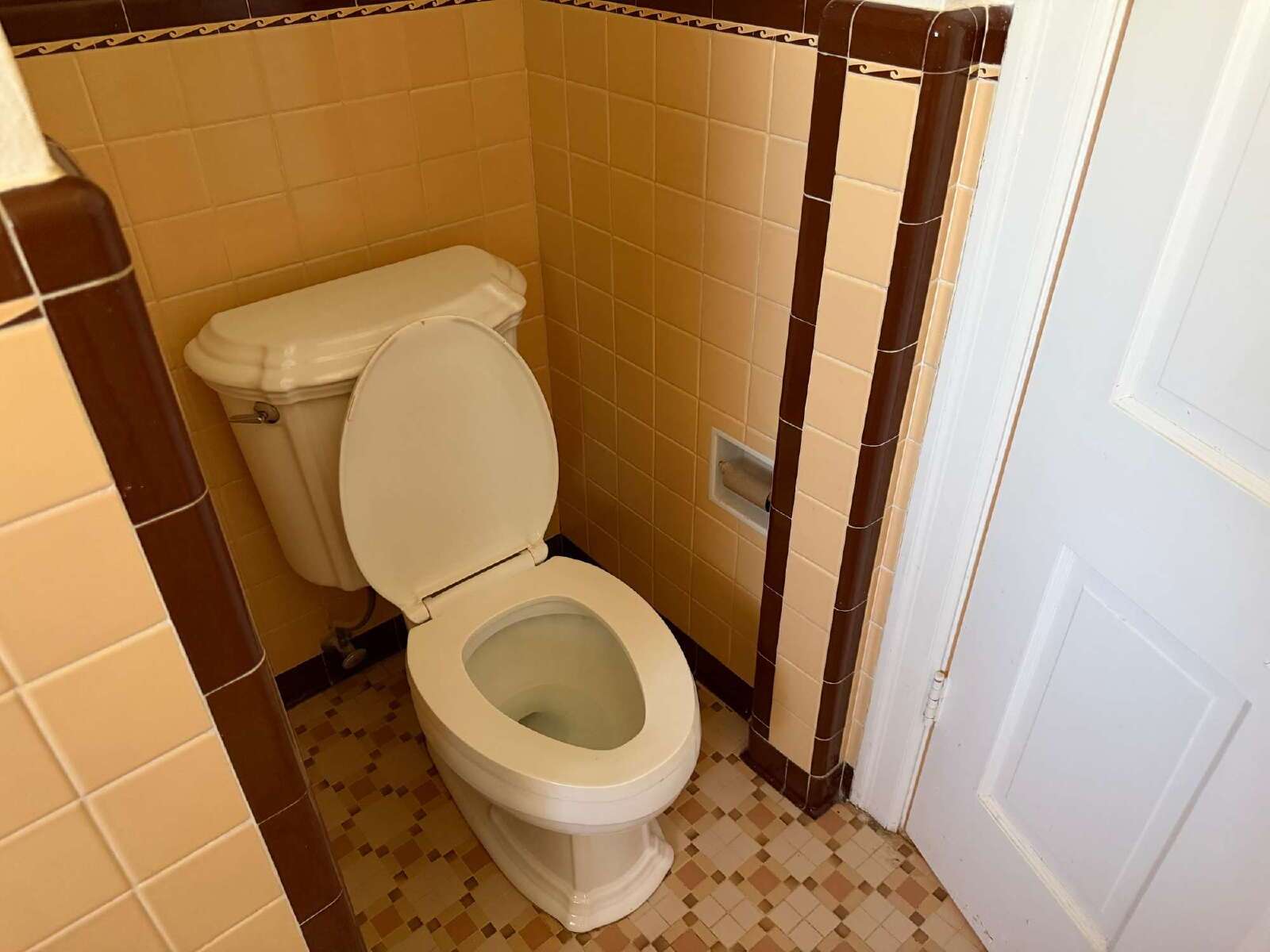 Beautiful two bedroom/1 bathroom with Original Details property image