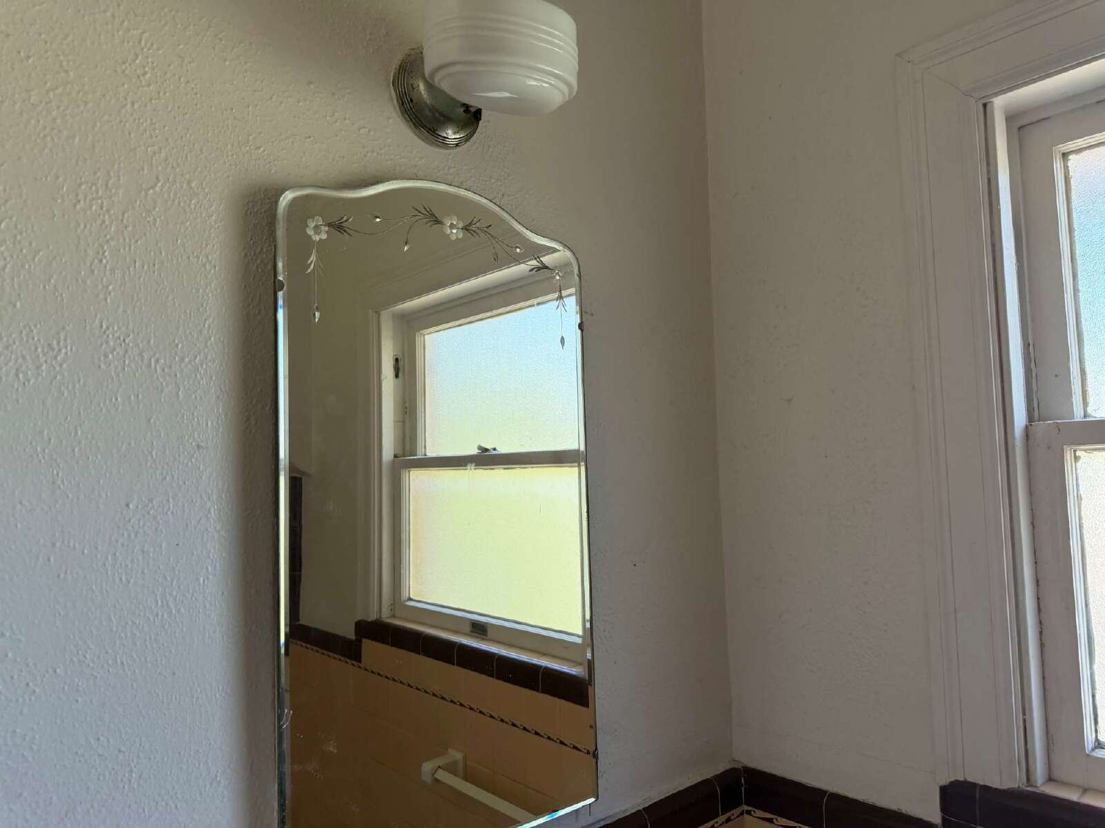 Beautiful two bedroom/1 bathroom with Original Details property image