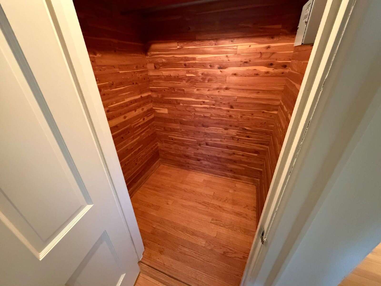 Beautiful two bedroom/1 bathroom with Original Details property image