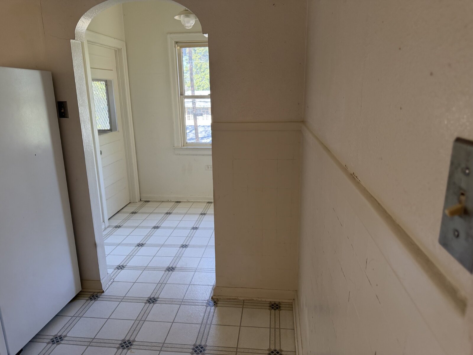 Beautiful two bedroom/1 bathroom with Original Details property image