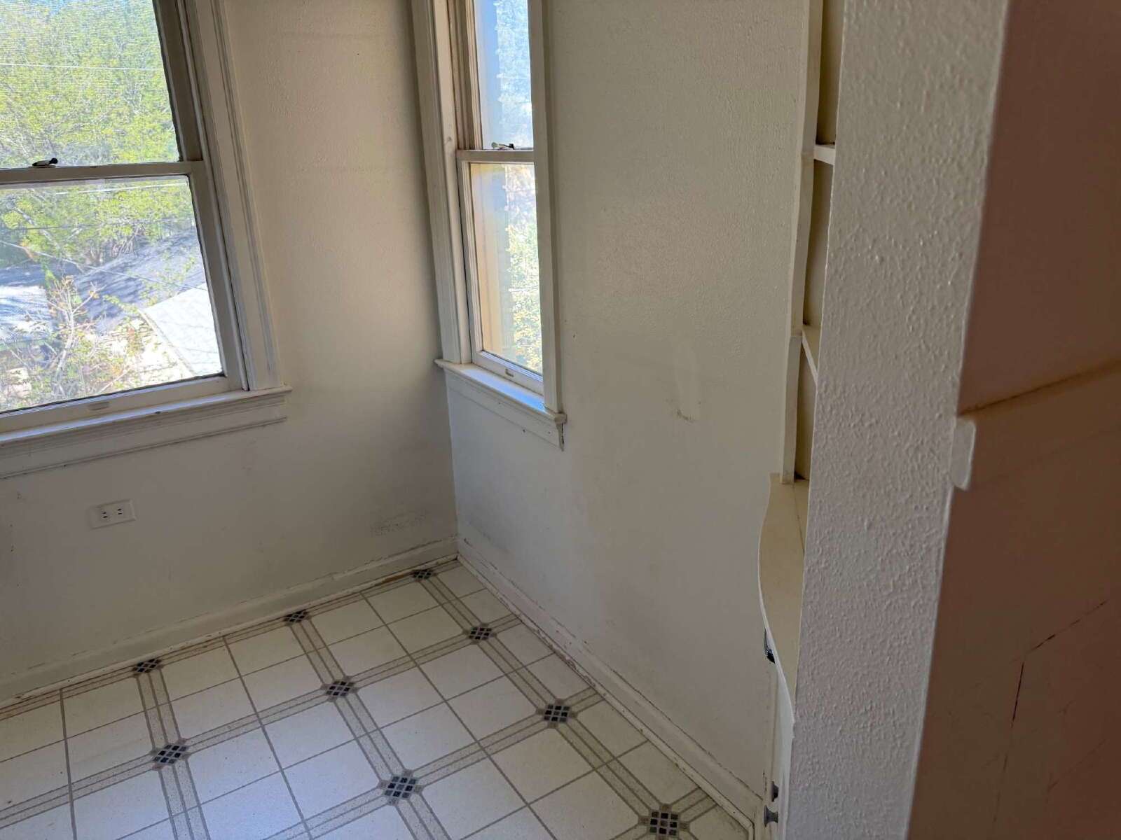 Beautiful two bedroom/1 bathroom with Original Details property image