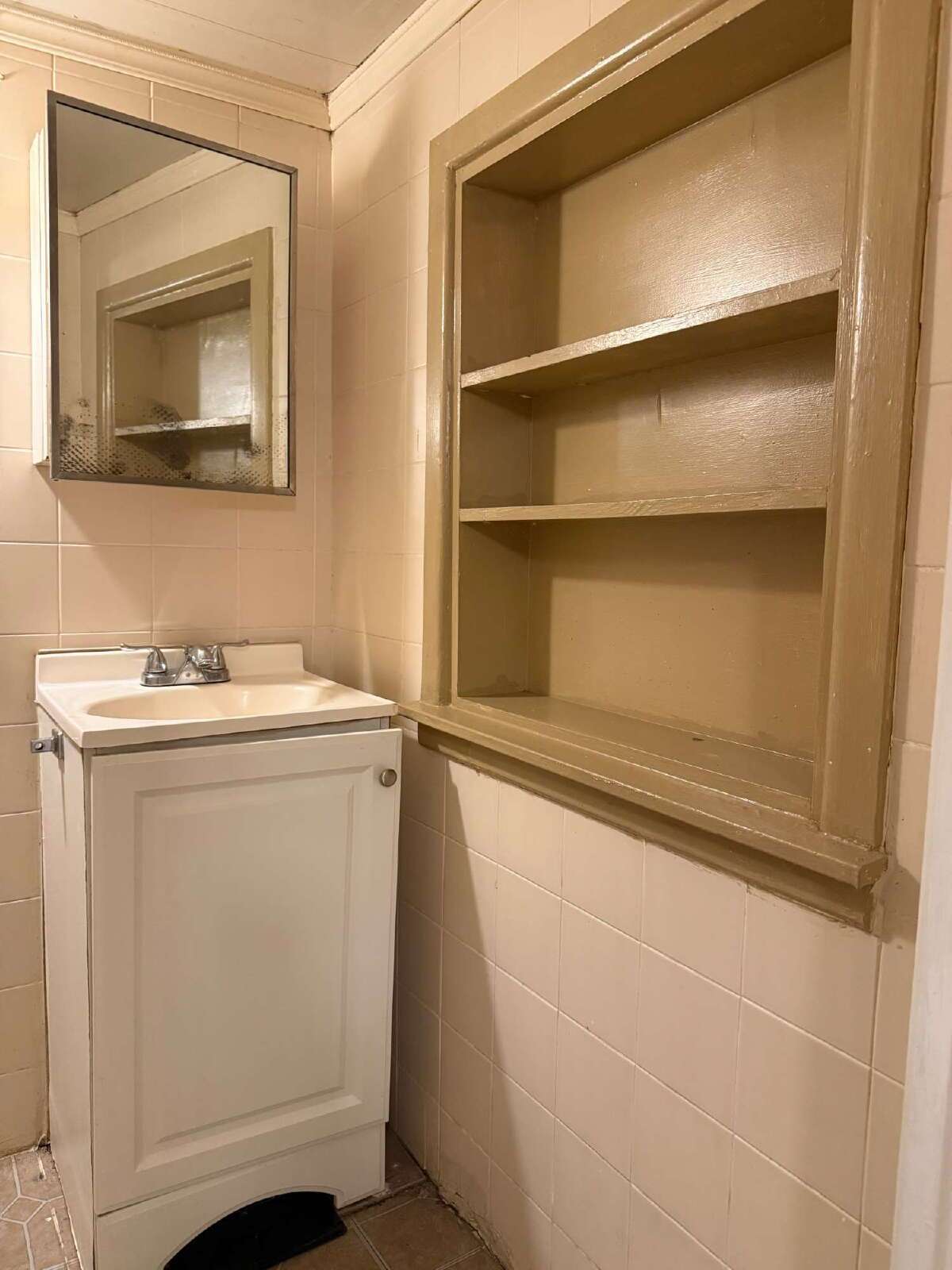 One Bedroom Apartment Close to 410 & 87 property image