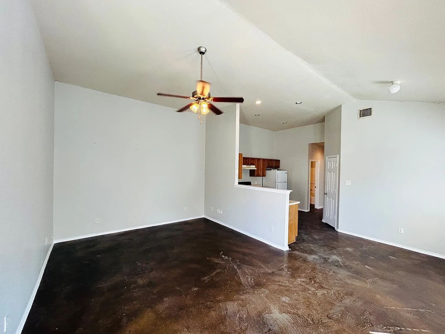 Application Special - 3/2 Home with a Yard and Central AC property image