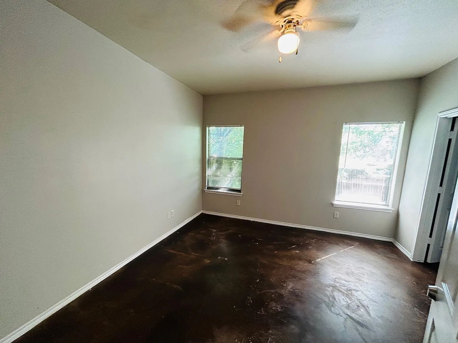 Application Special - 3/2 Home with a Yard and Central AC property image