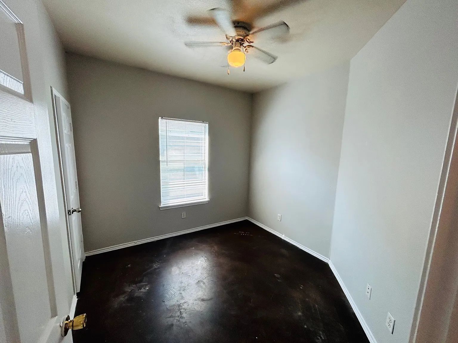 Application Special - 3/2 Home with a Yard and Central AC property image