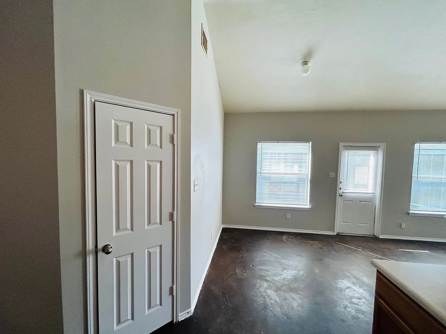 Application Special - 3/2 Home with a Yard and Central AC property image