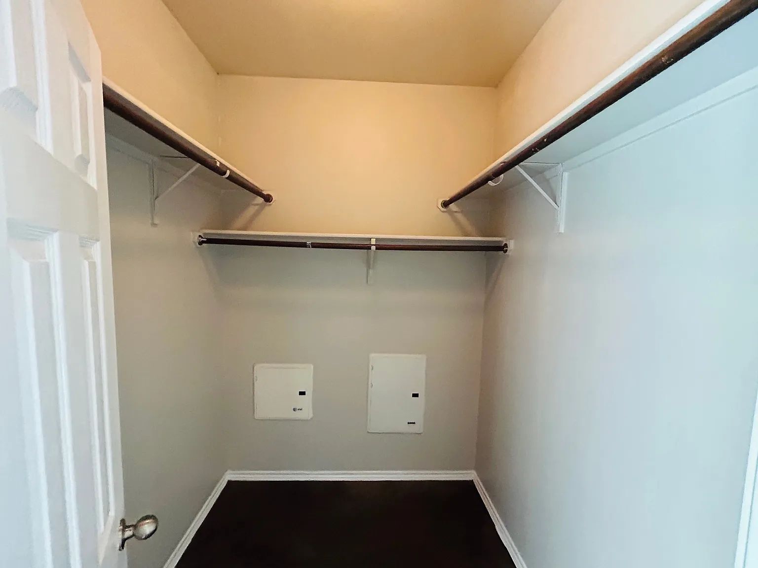 Application Special - 3/2 Home with a Yard and Central AC property image