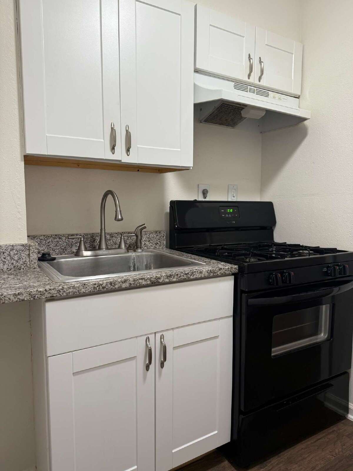 Application Special - Gorgeous One Bedroom On the East Side, Close to Ft. Sam property image