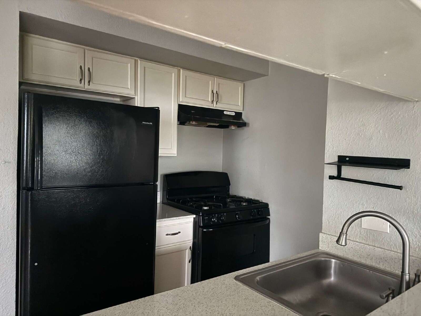 Application Special on this East Side 1 Bedroom, Close to Ft. Sam property image