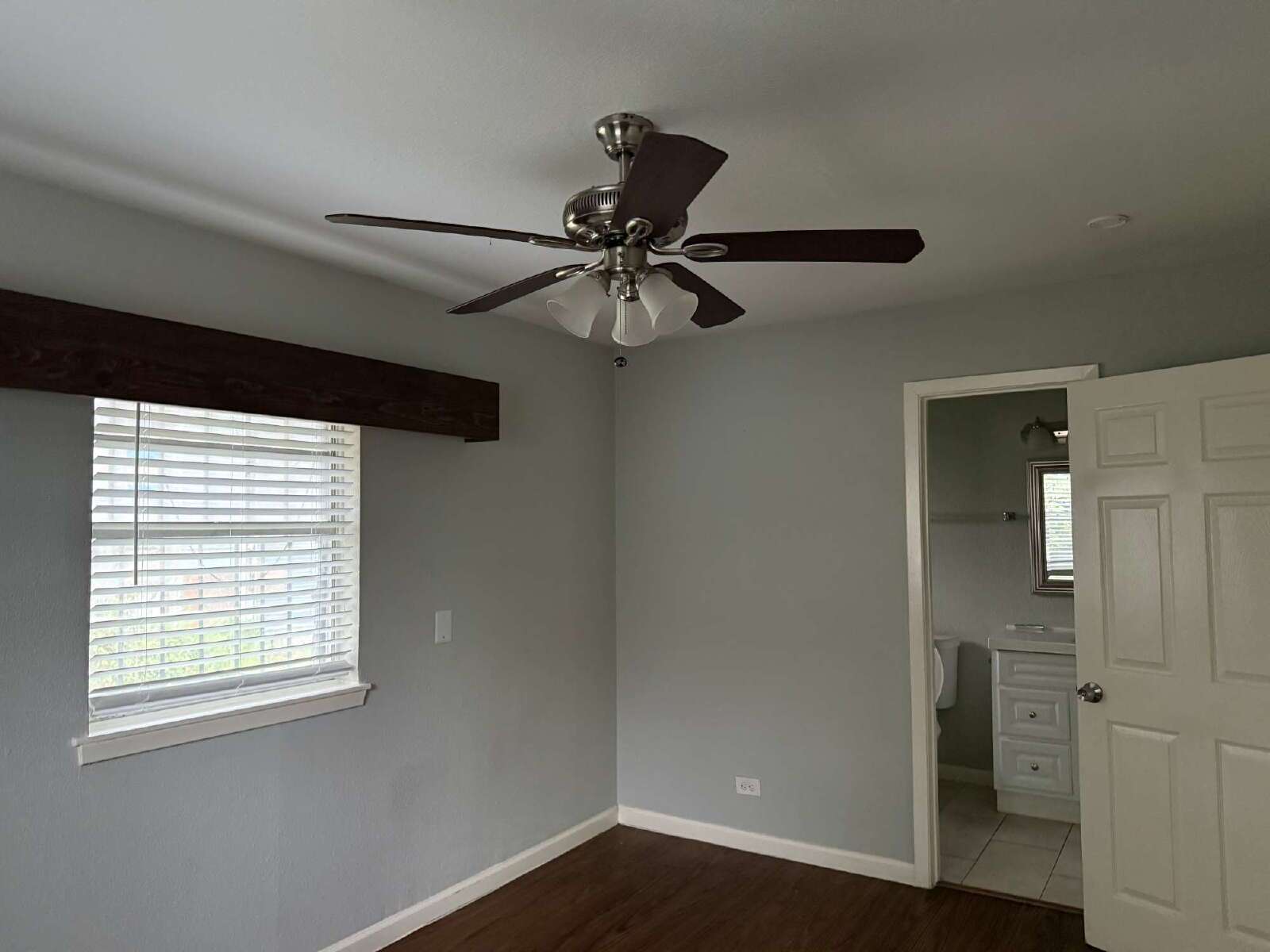 Application Special on this East Side 1 Bedroom, Close to Ft. Sam property image