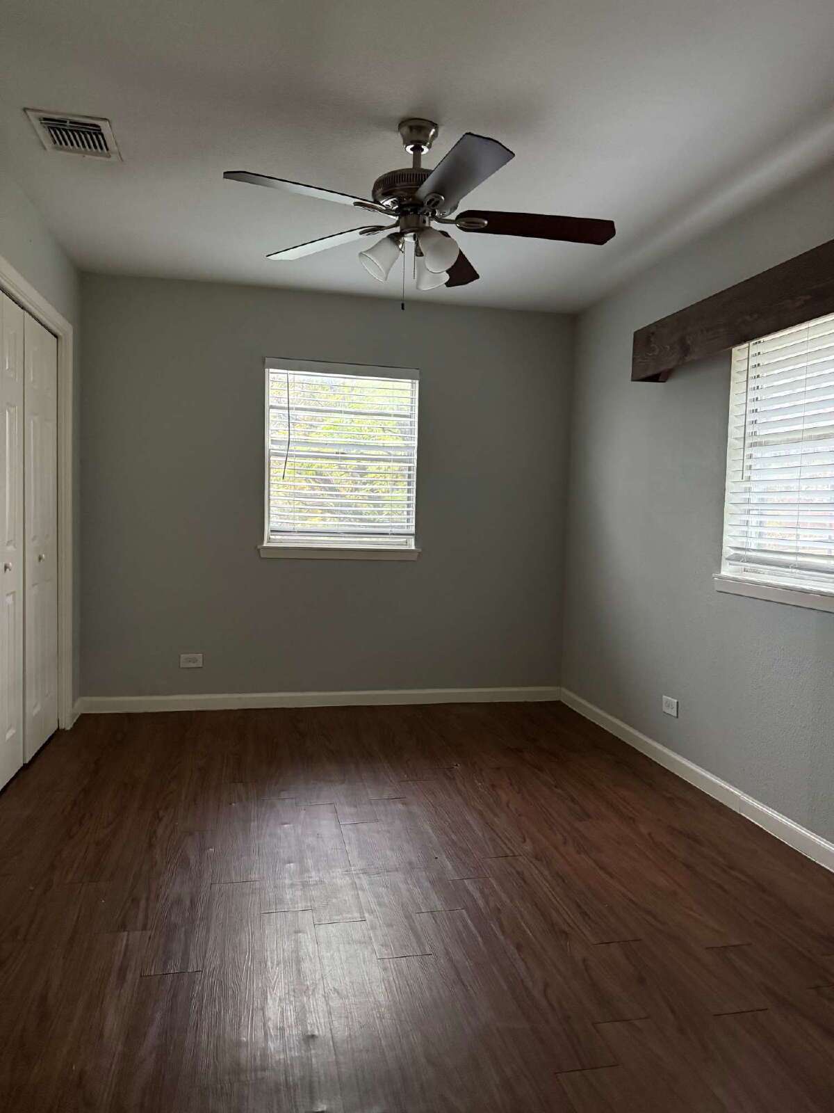 Application Special on this East Side 1 Bedroom, Close to Ft. Sam property image