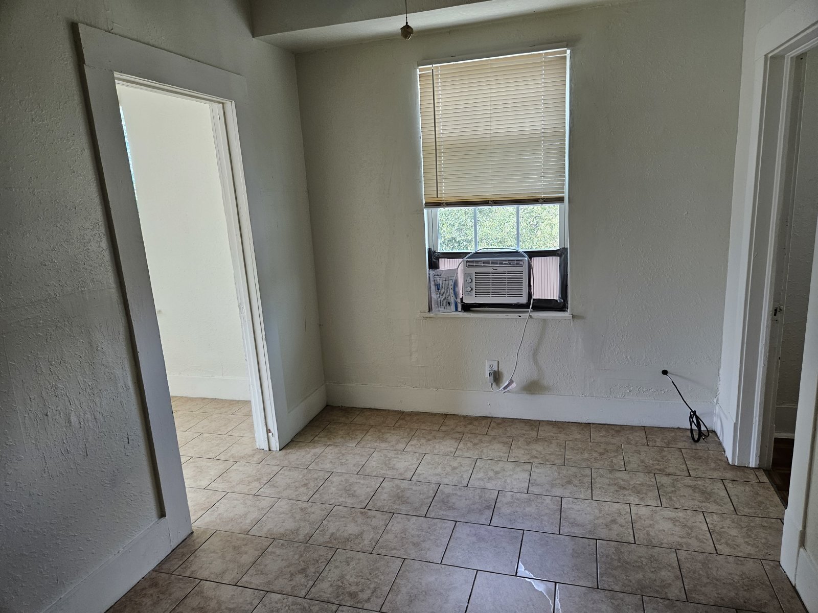 Utilities Included, Studio apartment in the heart of St. Mary's property image