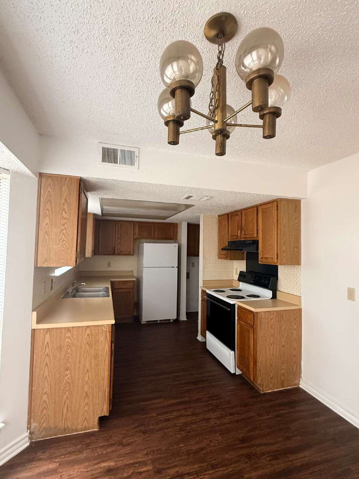 Beautiful 2 bed/2 Bath home Close to W Loop 1604 property image