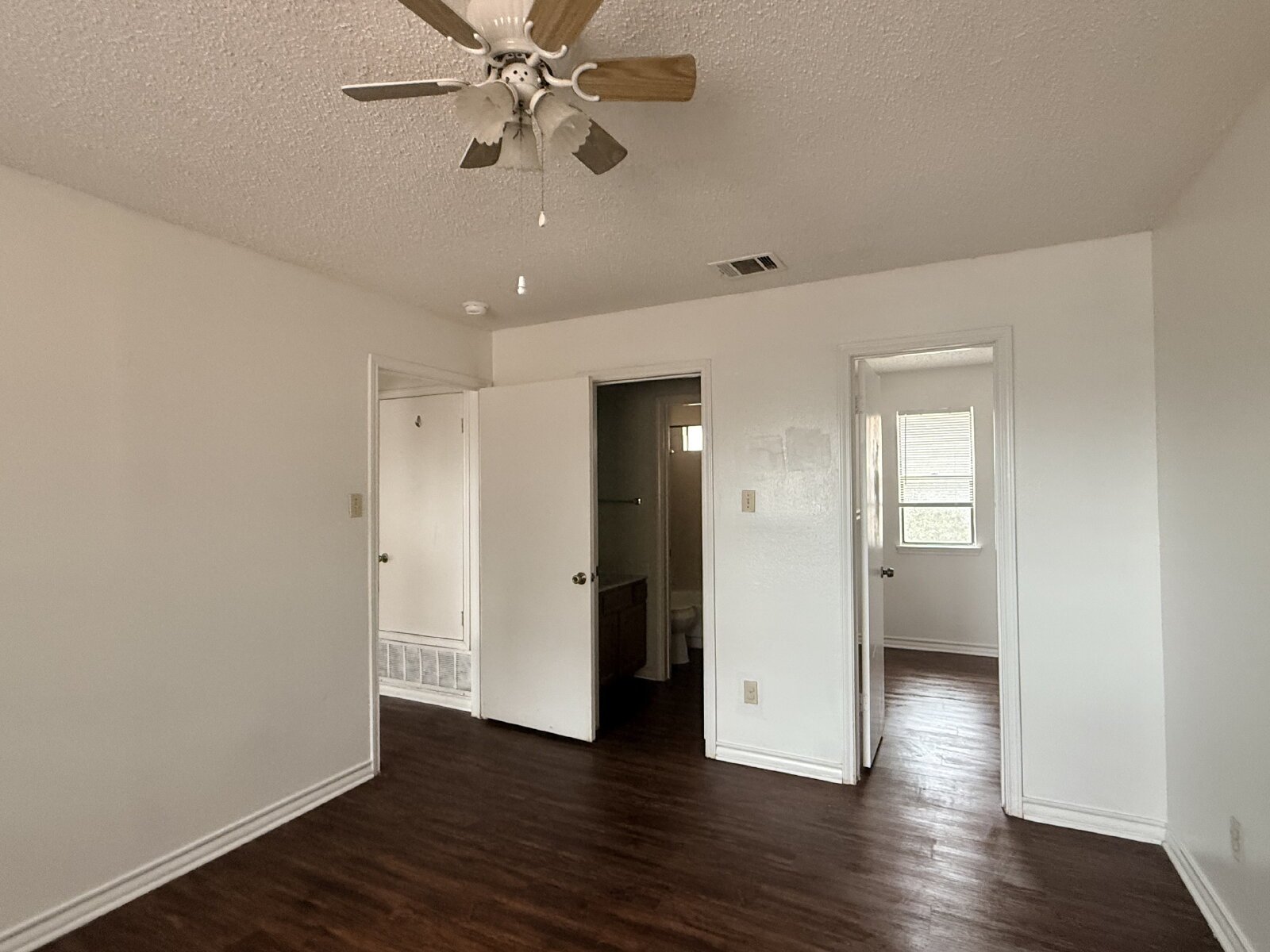 Beautiful 2 bed/2 Bath home Close to W Loop 1604 property image