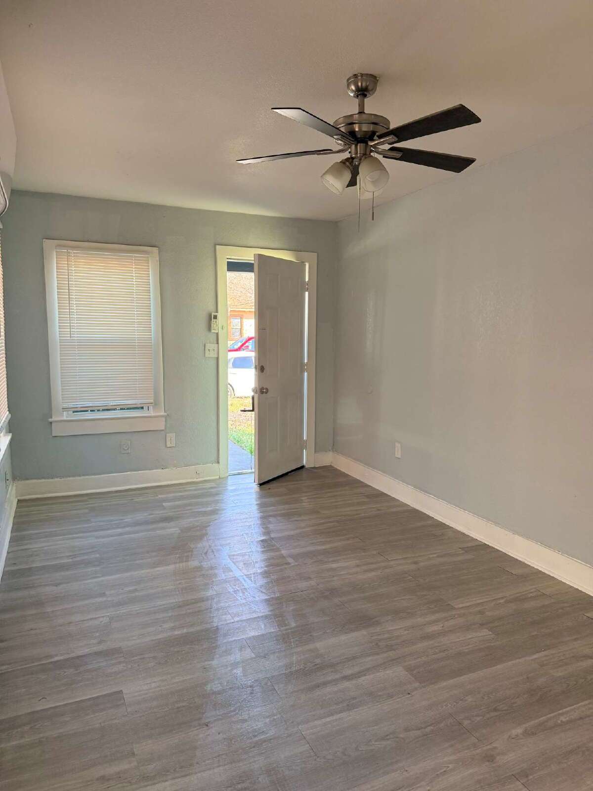 Well located One bed/One bath with in Unit Laundry property image