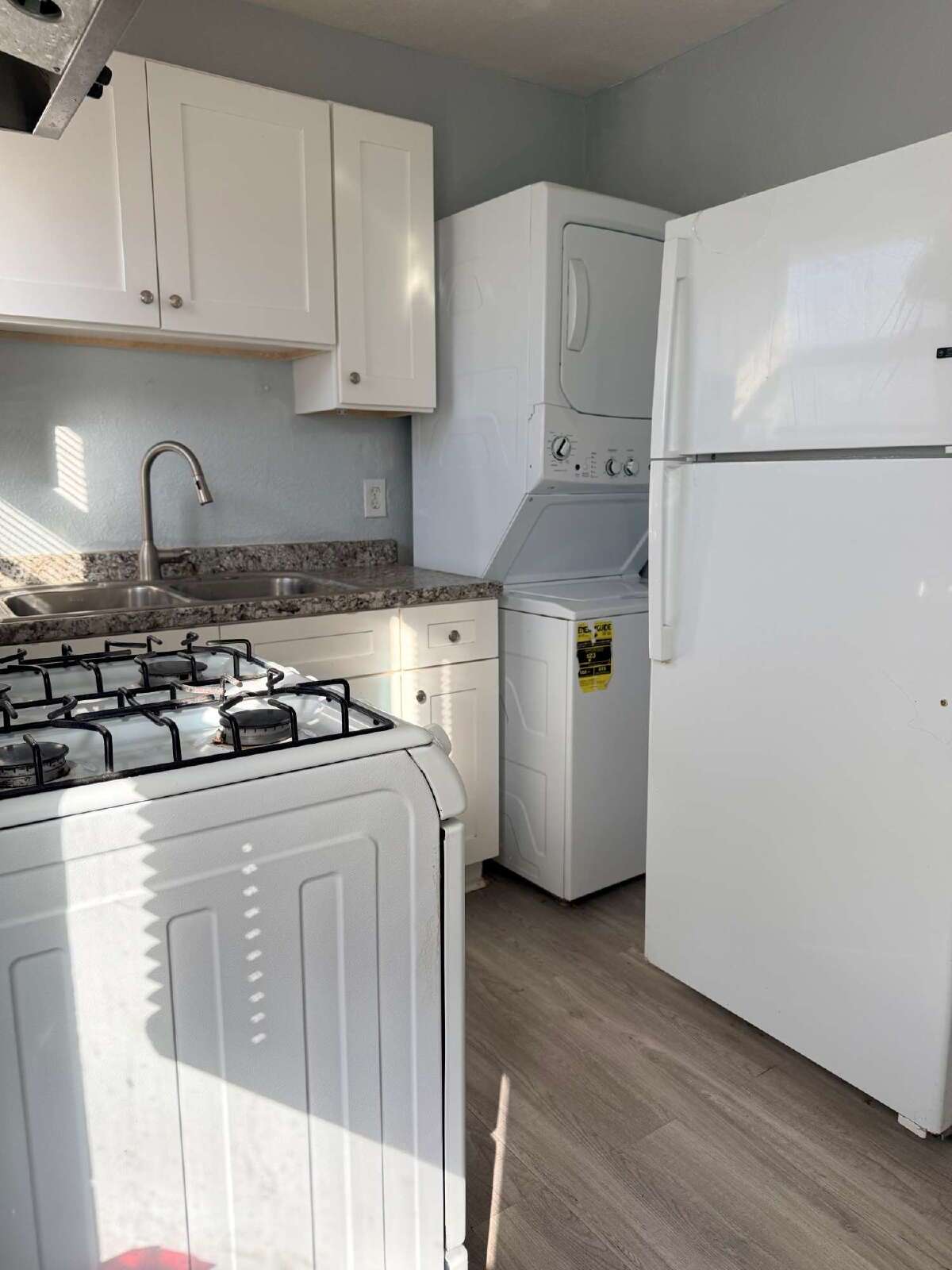 Well located One bed/One bath with in Unit Laundry property image