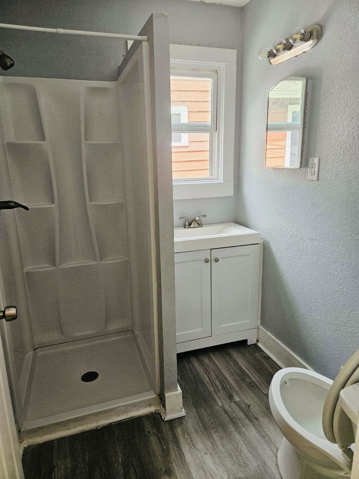 Well located One bed/One bath with in Unit Laundry property image