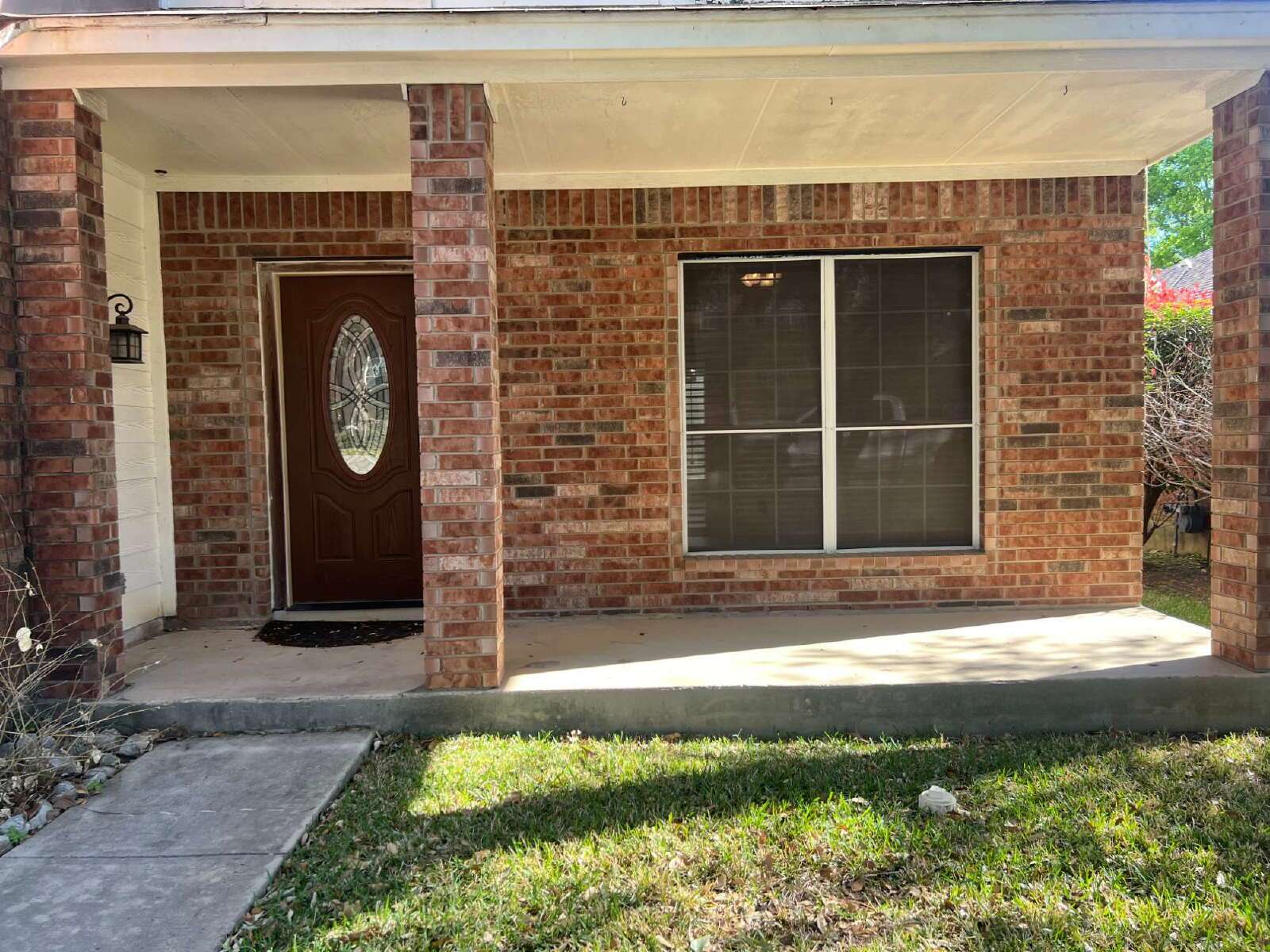 Charming 3-Bed /2 -Bath Sanctuary with Fireplace & Hardwood Floors, Between Evans and Bulverde at 281 North property image