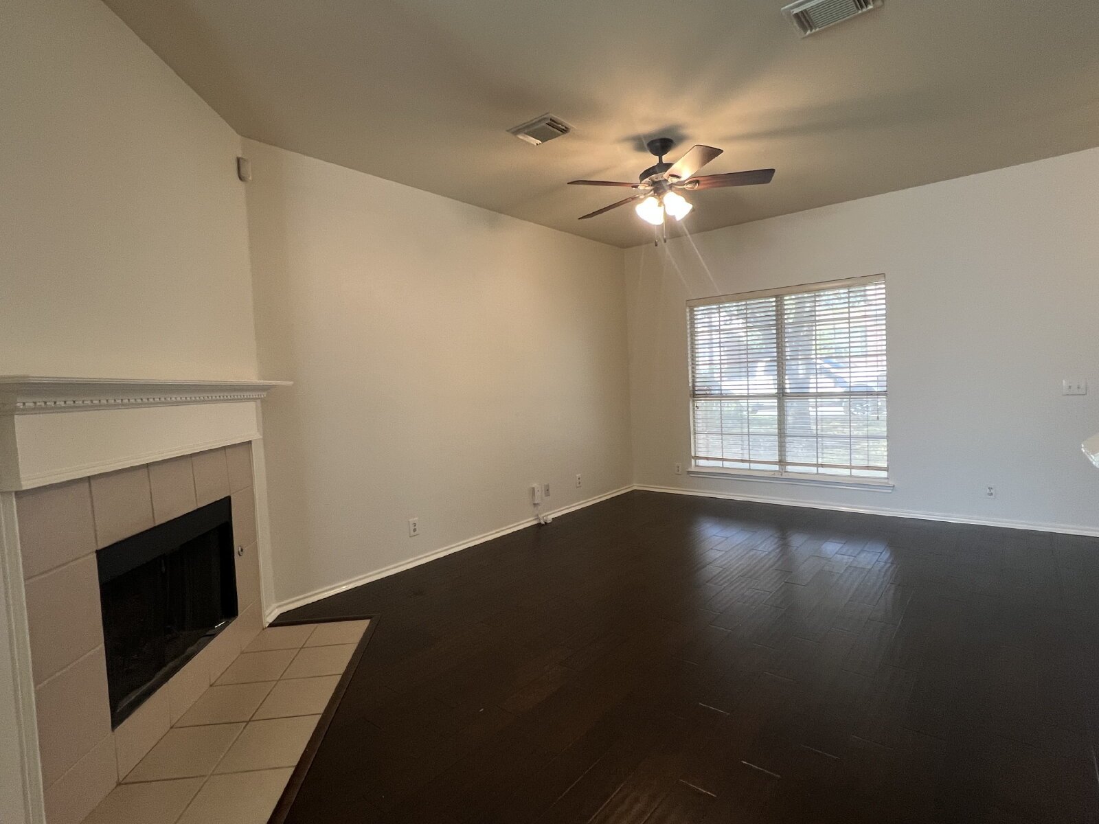 Charming 3-Bed /2 -Bath Sanctuary with Fireplace & Hardwood Floors, Between Evans and Bulverde at 281 North property image