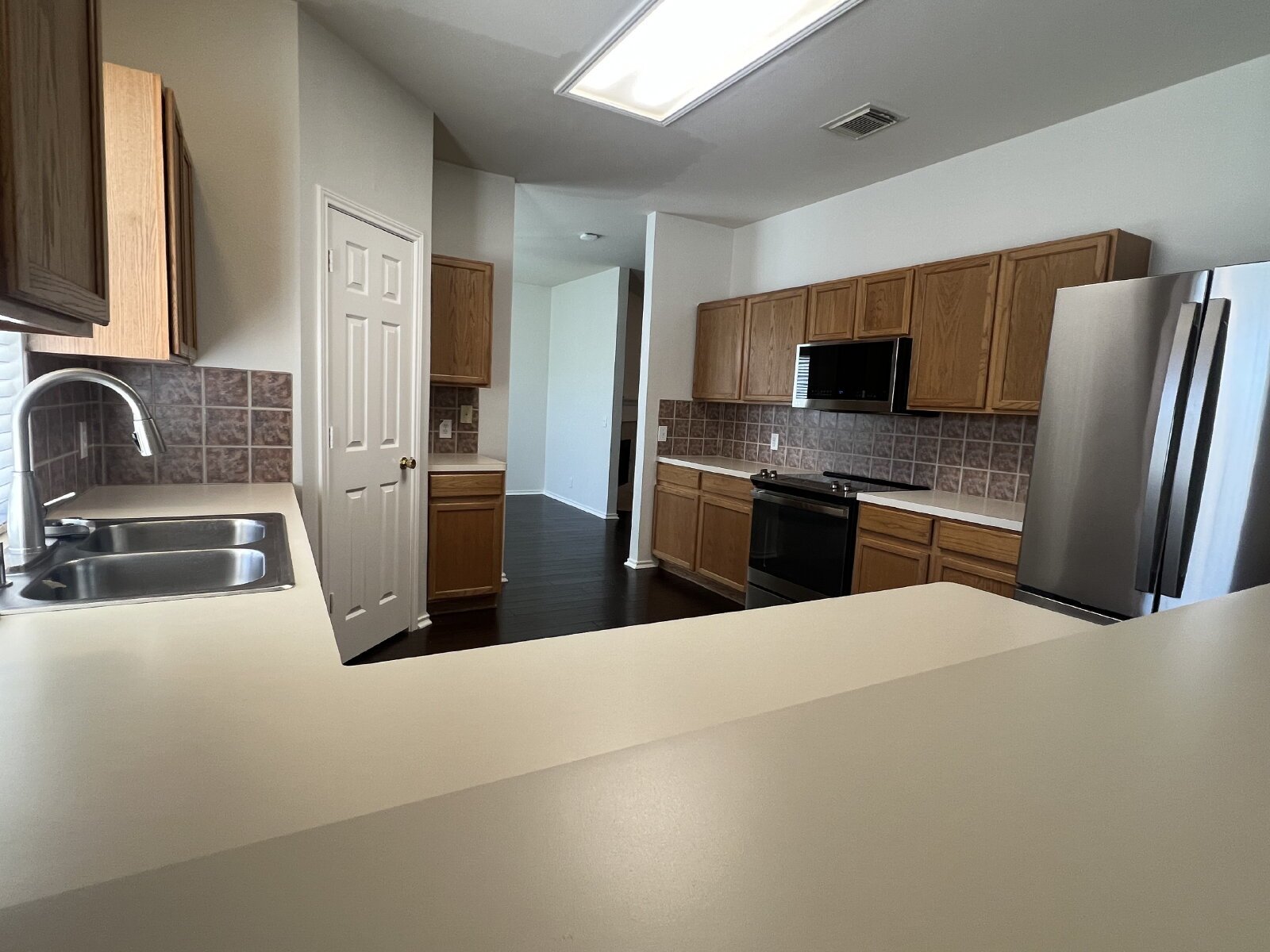 Charming 3-Bed /2 -Bath Sanctuary with Fireplace & Hardwood Floors, Between Evans and Bulverde at 281 North property image