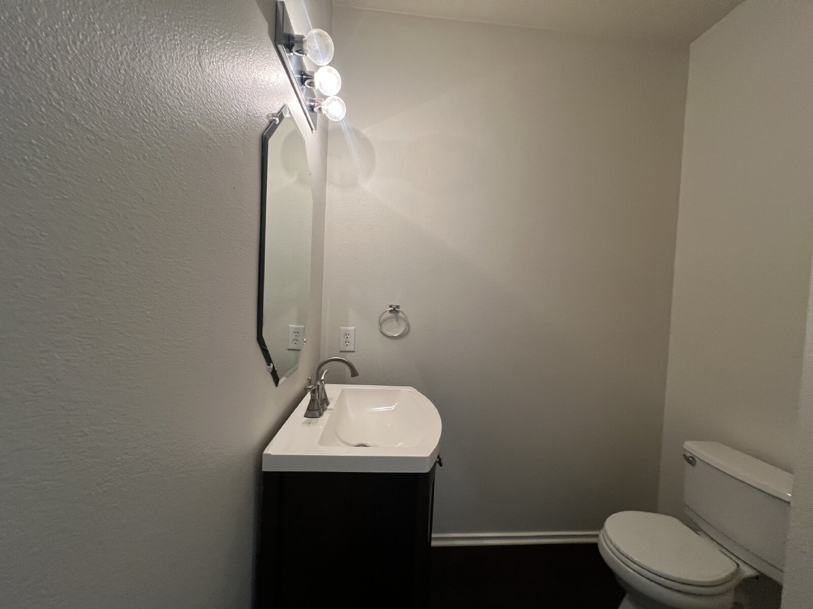 Charming 3-Bed /2 -Bath Sanctuary with Fireplace & Hardwood Floors, Between Evans and Bulverde at 281 North property image