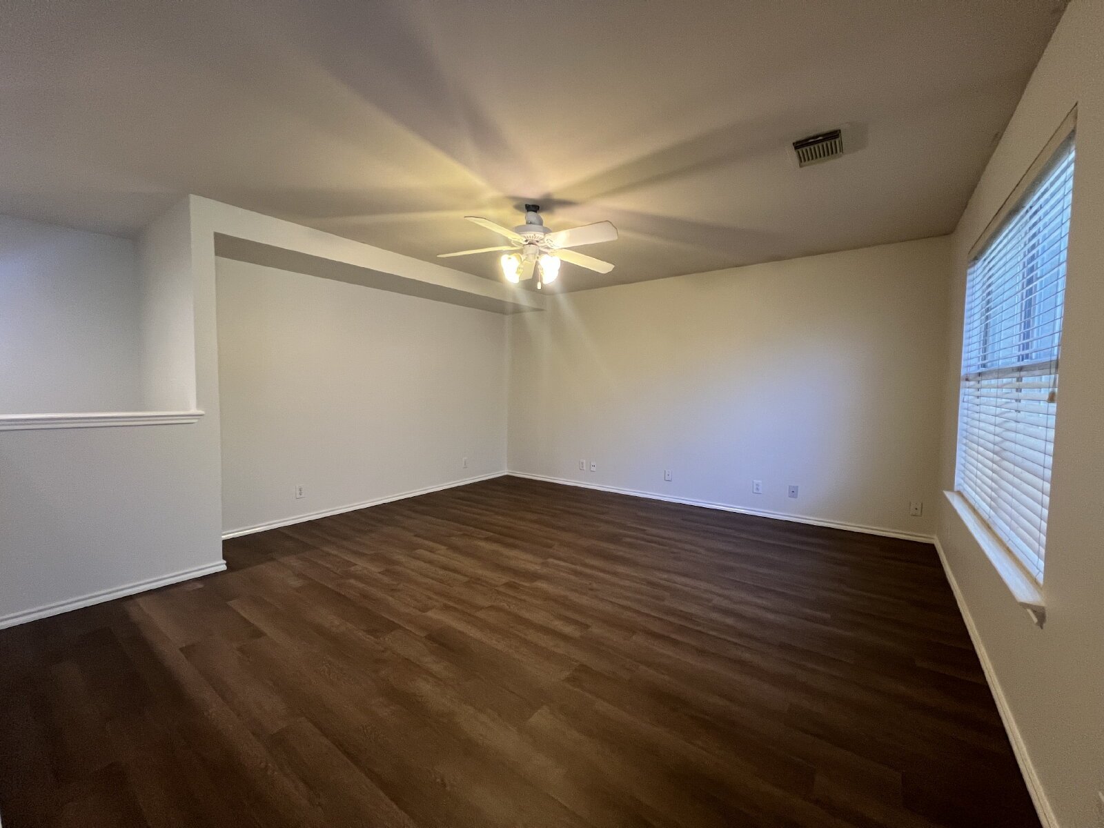 Charming 3-Bed /2 -Bath Sanctuary with Fireplace & Hardwood Floors, Between Evans and Bulverde at 281 North property image