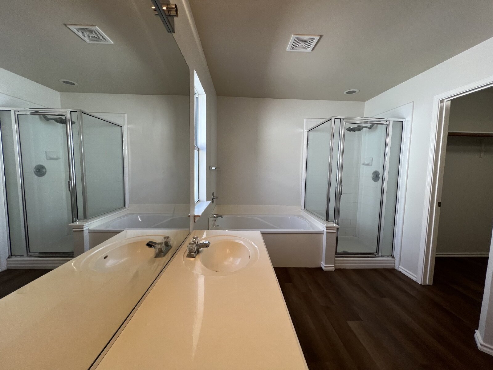 Charming 3-Bed /2 -Bath Sanctuary with Fireplace & Hardwood Floors, Between Evans and Bulverde at 281 North property image