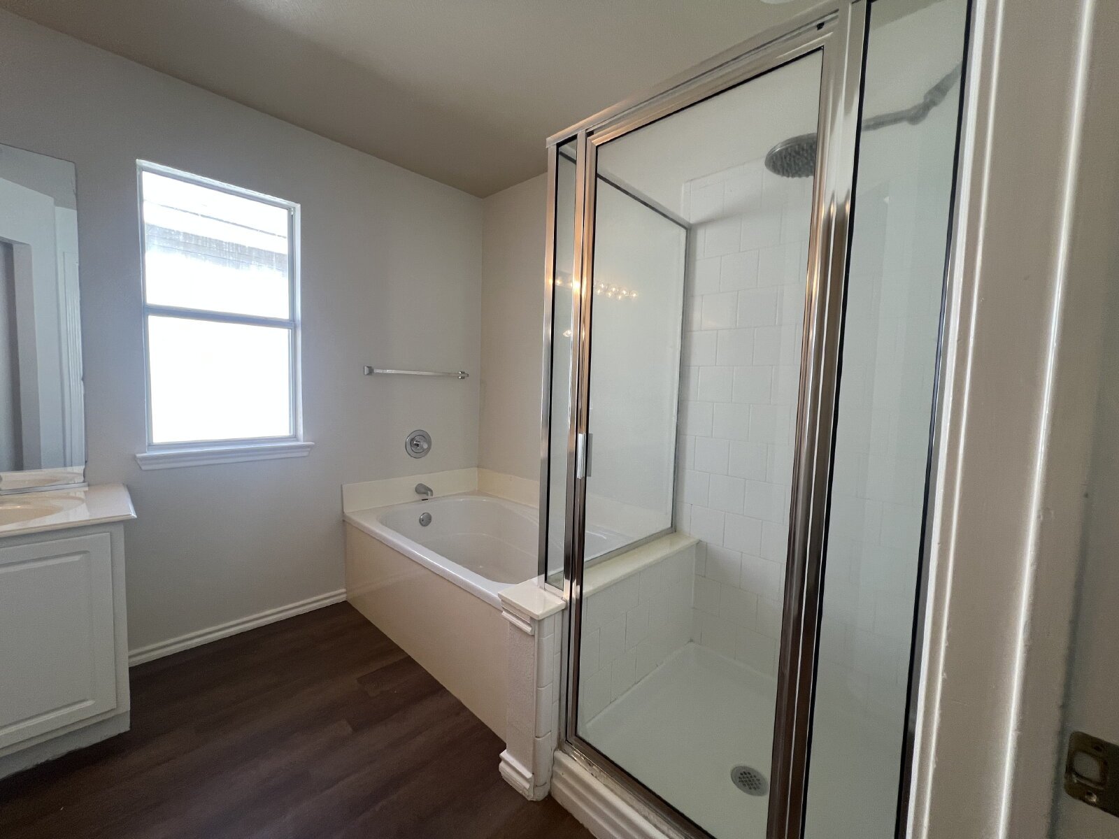 Charming 3-Bed /2 -Bath Sanctuary with Fireplace & Hardwood Floors, Between Evans and Bulverde at 281 North property image