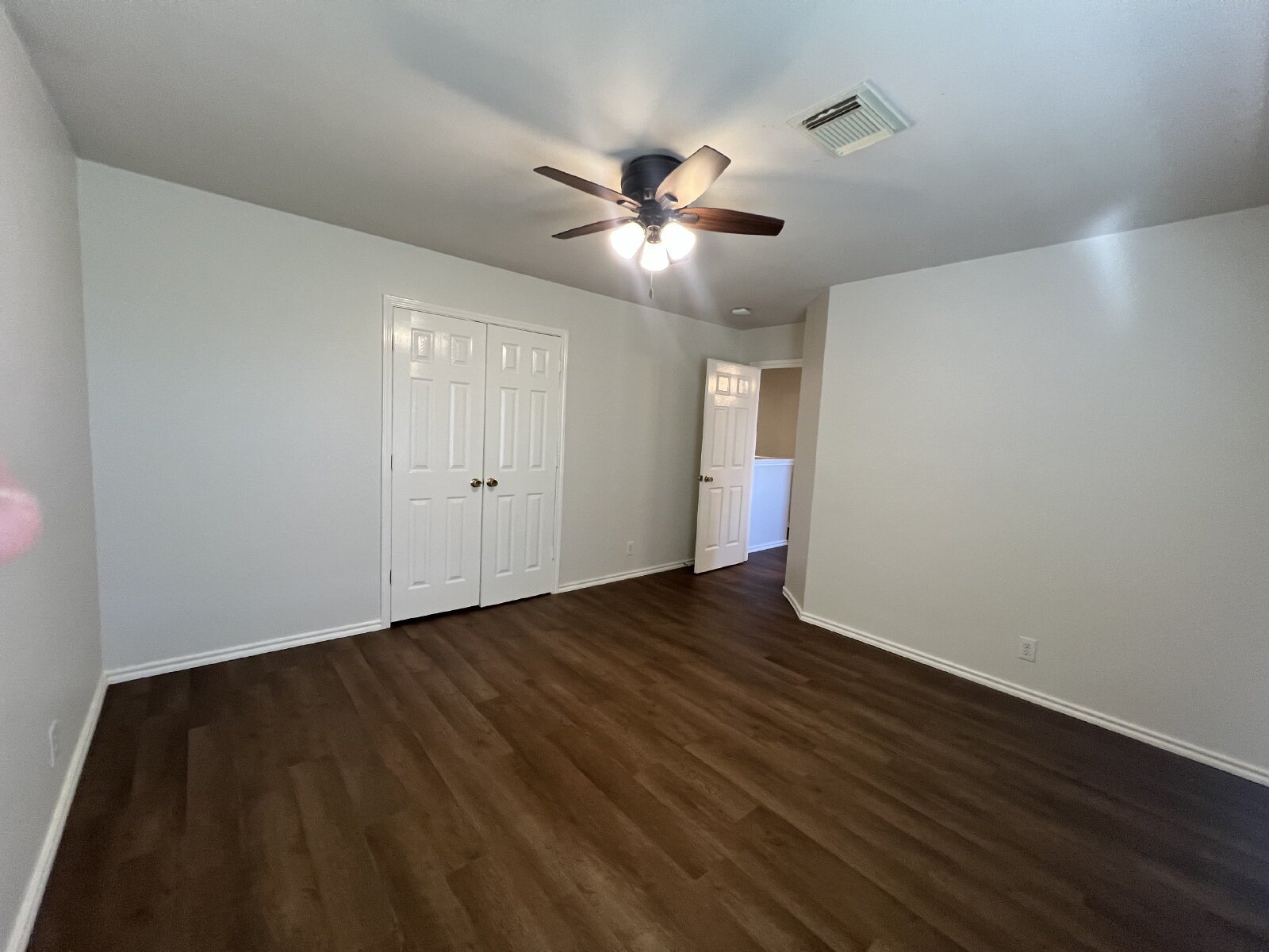 Charming 3-Bed /2 -Bath Sanctuary with Fireplace & Hardwood Floors, Between Evans and Bulverde at 281 North property image