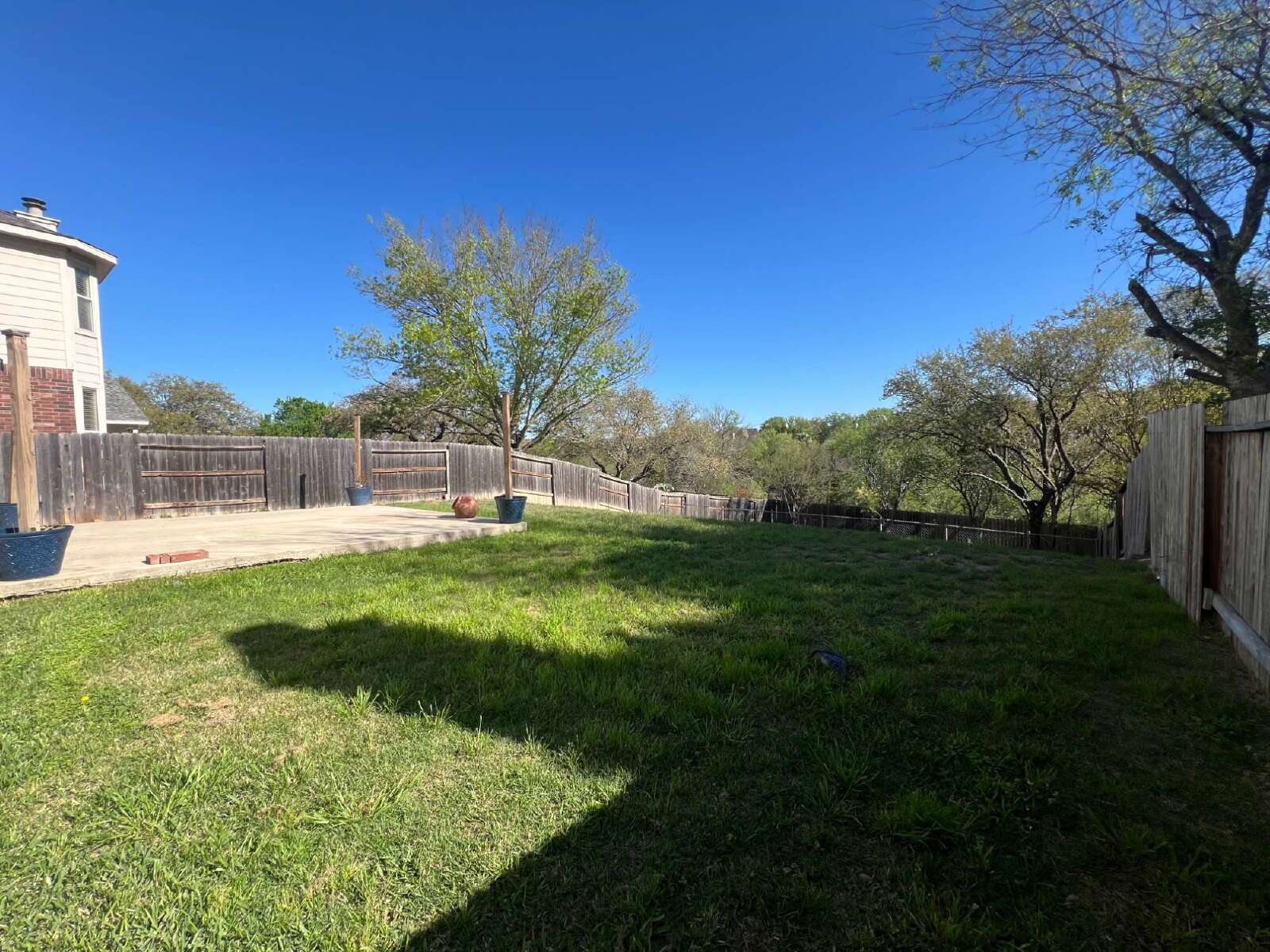 Charming 3-Bed /2 -Bath Sanctuary with Fireplace & Hardwood Floors, Between Evans and Bulverde at 281 North property image