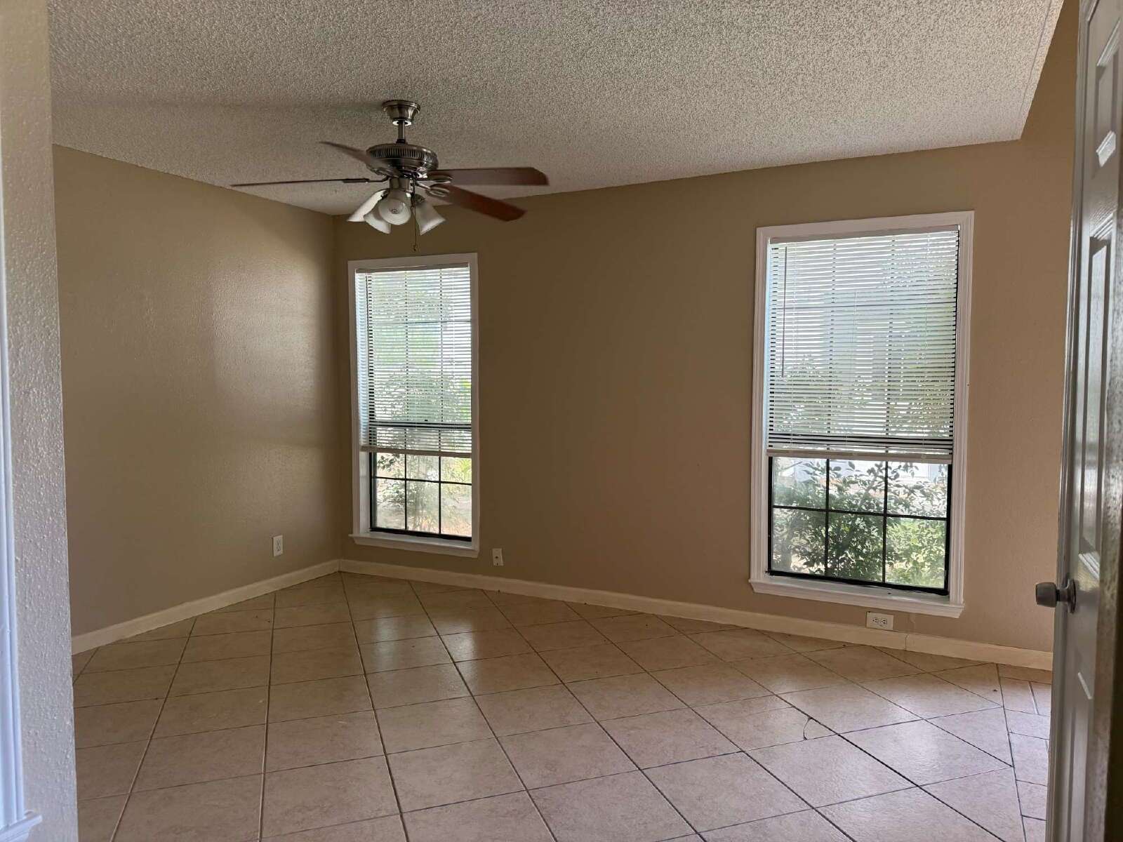 Beautiful two bed/1.5 bath in the heart of Alamo Heights property image