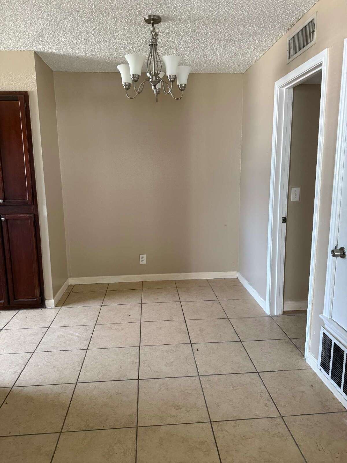 Beautiful two bed/1.5 bath in the heart of Alamo Heights property image