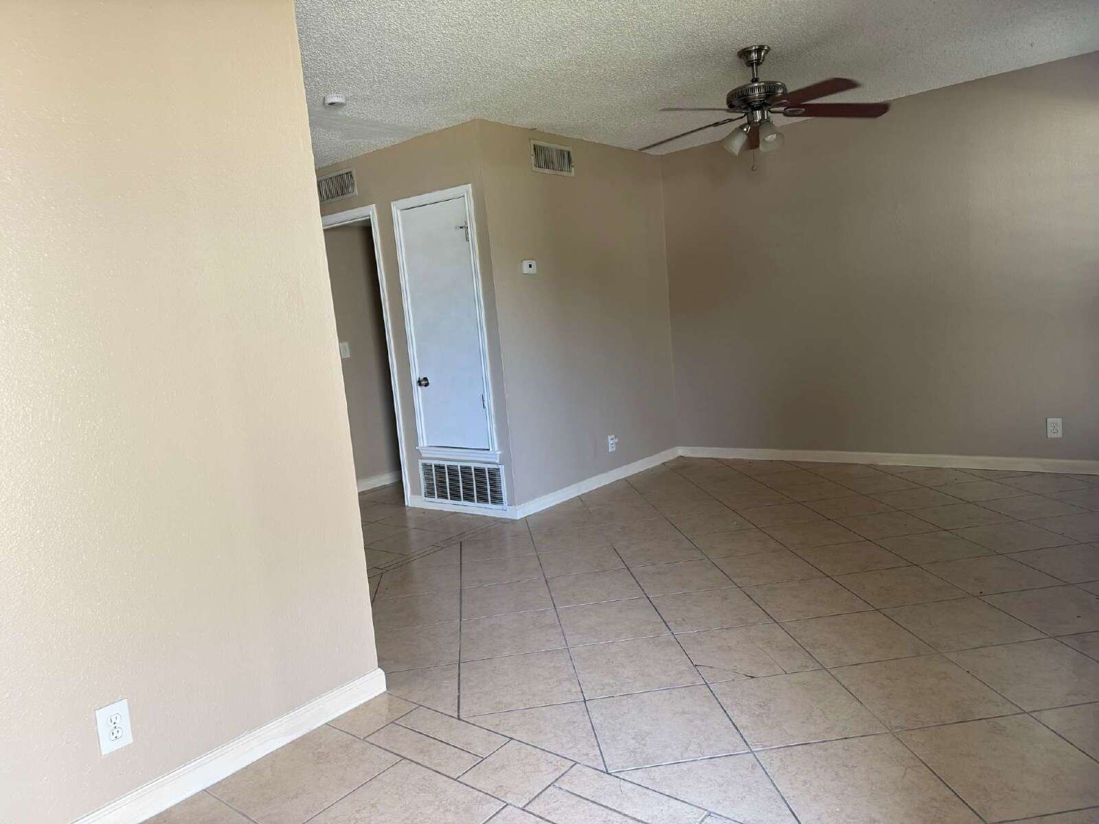 Beautiful two bed/1.5 bath in the heart of Alamo Heights property image