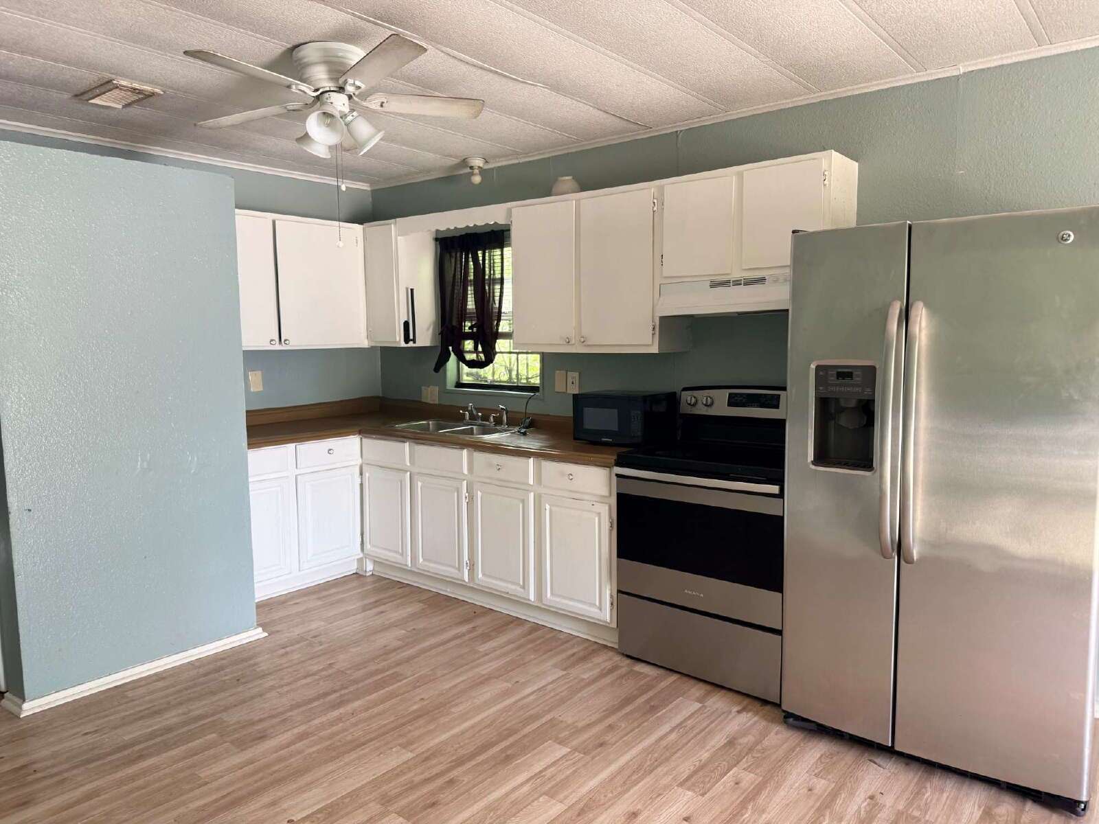 Newly Renovated 2 bed/1 bath property image