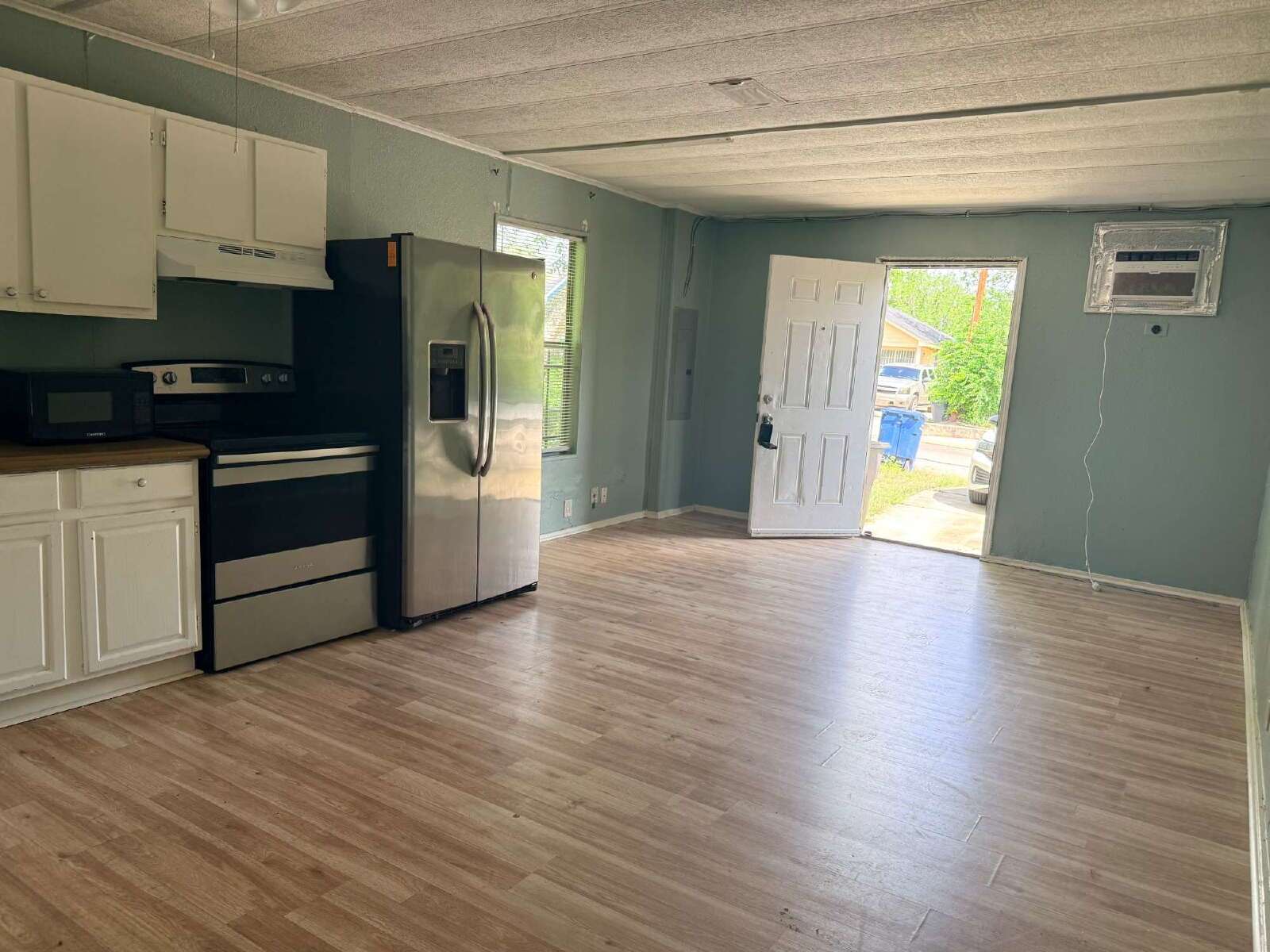 Newly Renovated 2 bed/1 bath property image