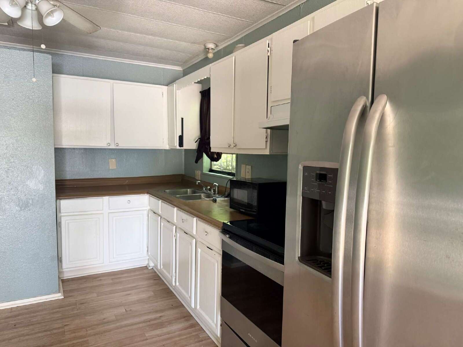 Newly Renovated 2 bed/1 bath property image