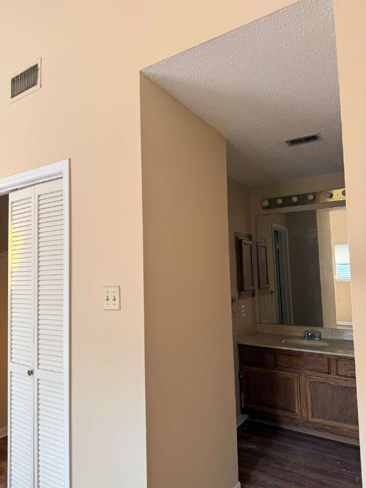 Two Bed/ Two Bath Duplex Home, Close to Ft. Sam Houston property image