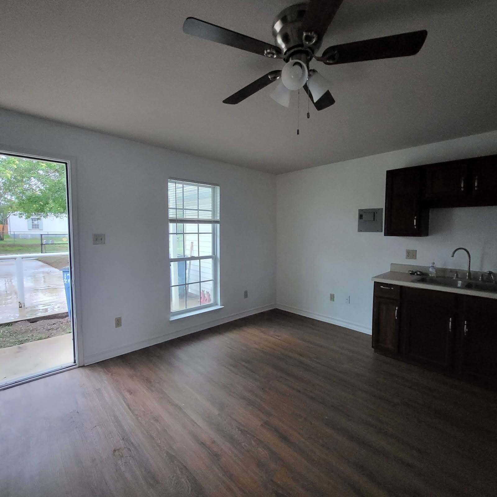 Two Bed/1 Bath With Covered Parking in Floresville property image