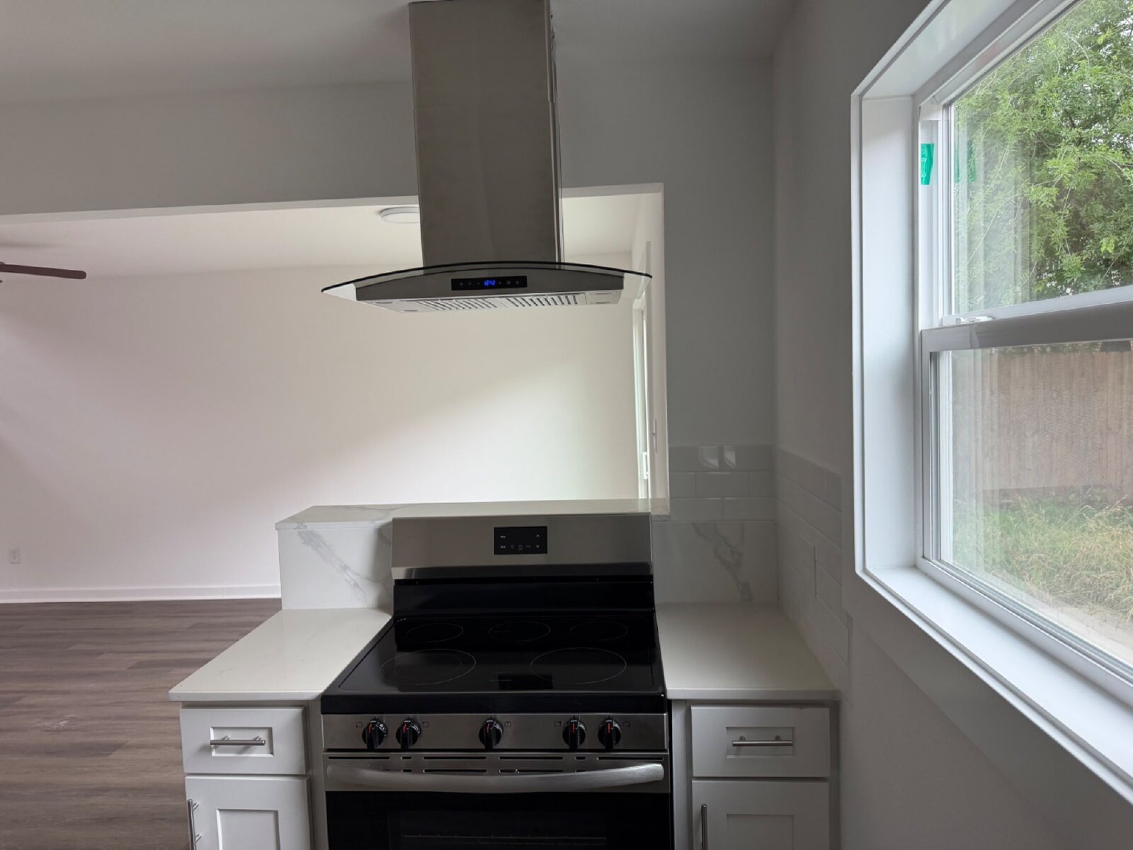 Beautiful 3 bed/3 bath Available in North East San Antonio property image